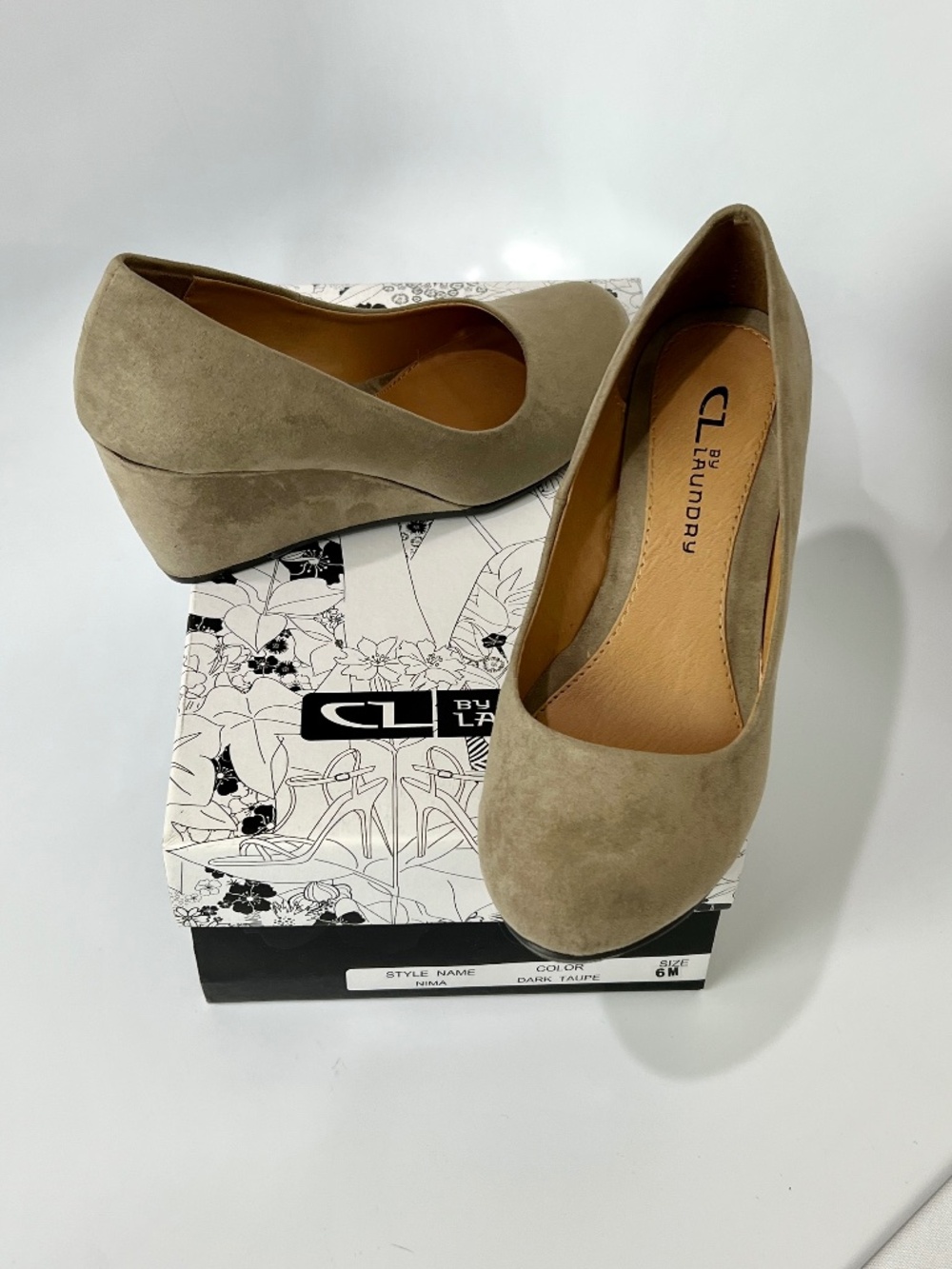 CL by Laundry Nima Round Closed Toe Wedge Heel Pumps Size 6